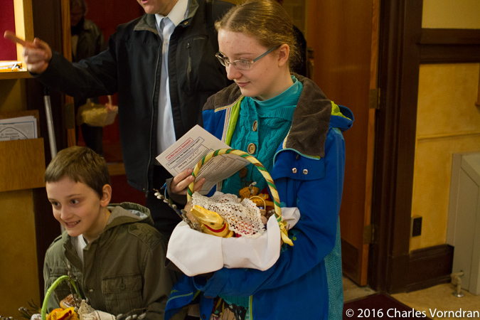 Children bringing food baskets 